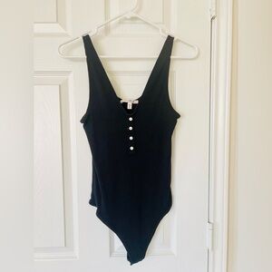 EXPRESS - Black Ribbed Bodysuit- Silver Buttons (L)